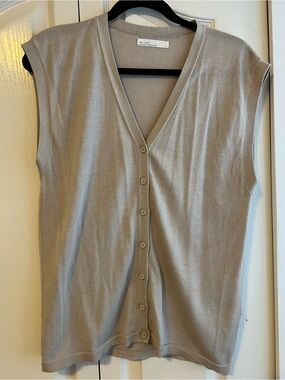 Oak + Fort Sleeveless Button-Front V-Neck Vest in Taupe
